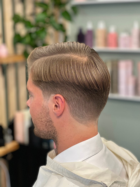 low taper fade, classic scissor haircut. Sakse klipning